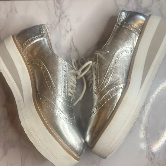 Madden Girl Cutsey platform  silver oxford wing tip Creepers - Picture 8 of 9